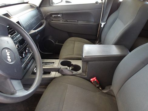Used 2009 Jeep Liberty Sport image 16