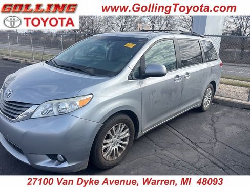 Used 2014 Toyota Sienna XLE image 1