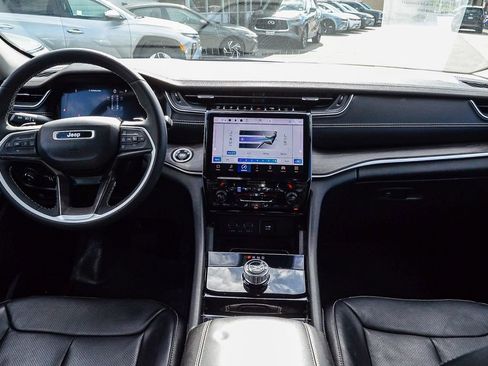 Used 2023 Jeep Grand Cherokee Limited w/ Luxury Tech Group II image 13