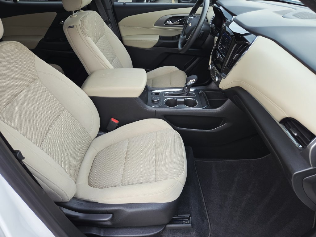 Used 2023 Chevrolet Traverse LS FWD image 12
