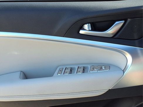 Used 2024 Genesis G70 2.5T RWD image 17