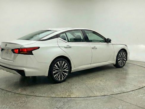 Used 2025 Nissan Altima 2.5 SV FWD image 9