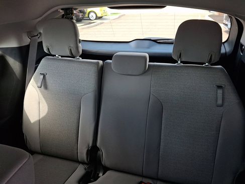 Used 2025 Toyota Sienna LE image 10