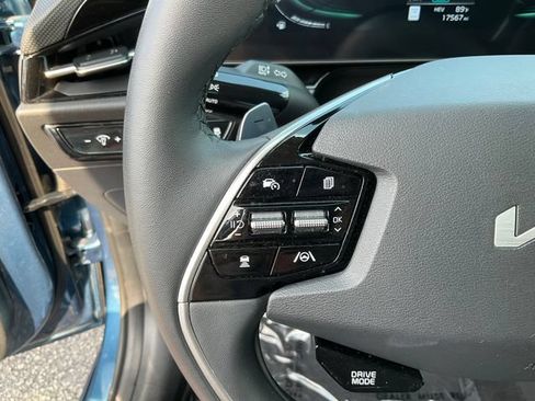Used 2024 Kia Niro EX FWD image 11