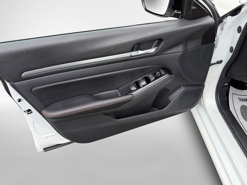 Used 2024 Nissan Altima 2.5 SR image 14