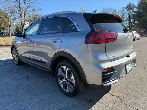 Used 2022 Kia Niro EX w/ Cold Weather Package image 6