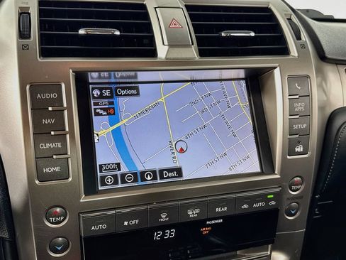 Used 2016 Lexus GX 460 Luxury w/ Preferred Accessory Package AWD/4WD image 28