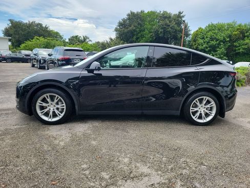 Used 2022 Tesla Model Y Long Range AWD/4WD image 4