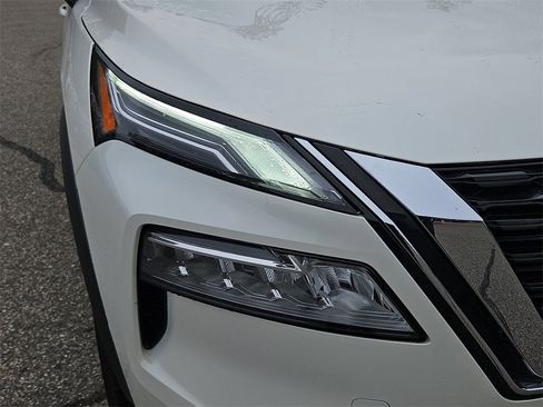 Certified 2021 Nissan Rogue Platinum image 9