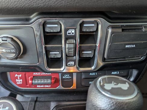 Used 2024 Jeep Wrangler Unlimited Sport AWD/4WD image 22