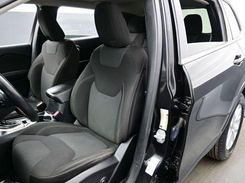 Used 2016 Jeep Cherokee Latitude w/ Comfort/Convenience Group AWD/4WD image 11