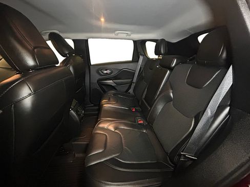 Used 2019 Jeep Cherokee Limited AWD/4WD image 14
