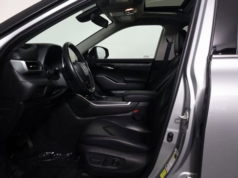 Used 2021 Toyota Highlander XLE FWD image 10