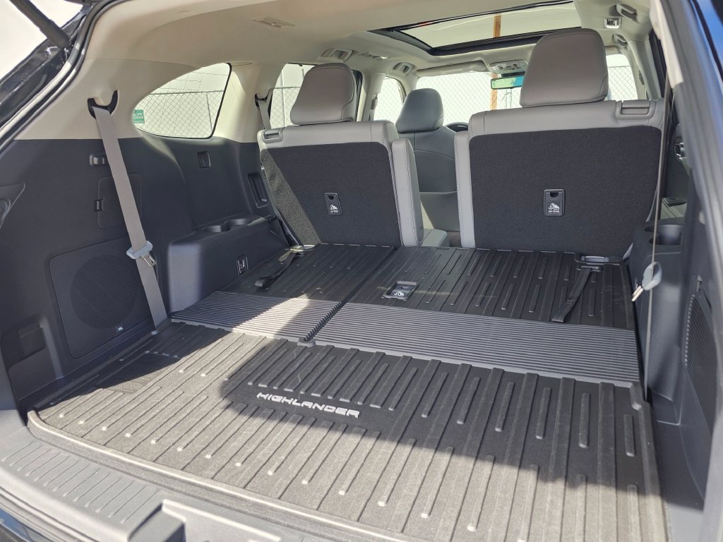 New 2026 Toyota Highlander Platinum AWD/4WD image 14