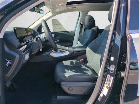 Used 2026 Mercedes-Benz GLS 450 4MATIC image 4