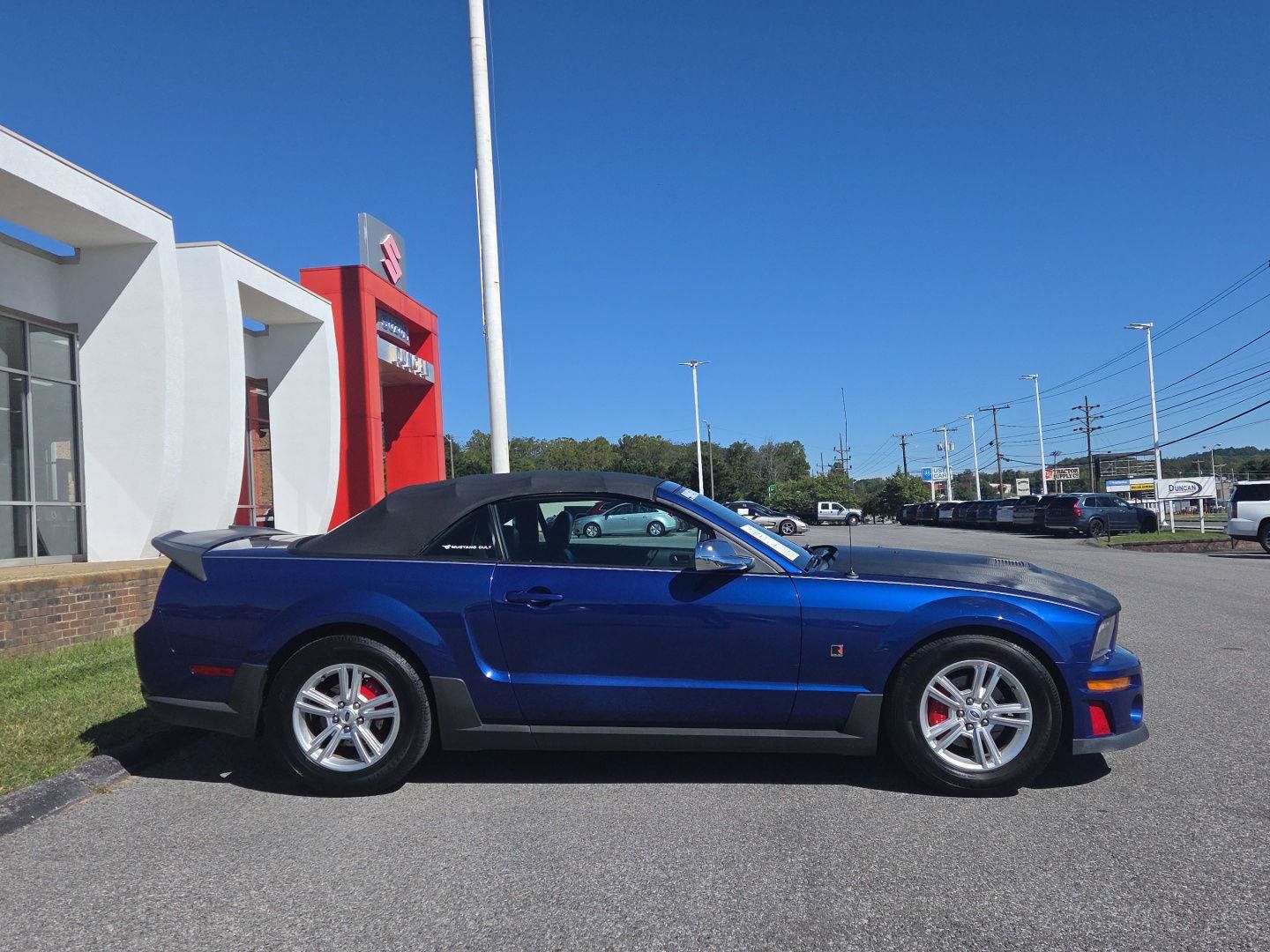 Used 2005 Ford Mustang GT RWD image 2