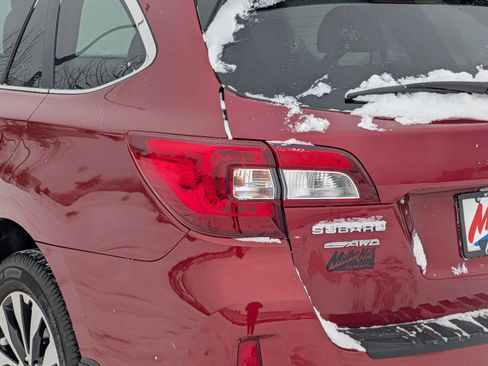 Used 2017 Subaru Outback 2.5i Limited image 17