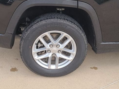 Used 2023 Jeep Grand Cherokee L Laredo RWD image 6