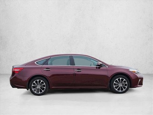 Used 2016 Toyota Avalon XLE Premium image 4