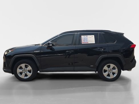 Used 2020 Toyota RAV4 XLE w/ XLE Grade Weather Package AWD/4WD image 2