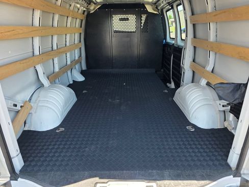Used 2025 GMC Savana 2500 RWD image 18
