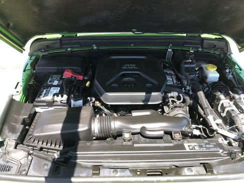 Used 2019 Jeep Wrangler Unlimited Sahara AWD/4WD image 17
