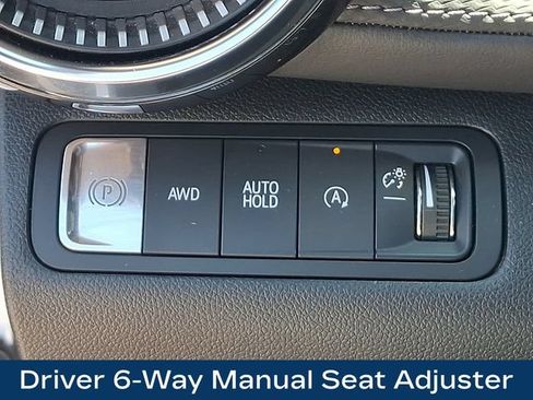 Used 2025 Chevrolet Equinox LT AWD/4WD image 9