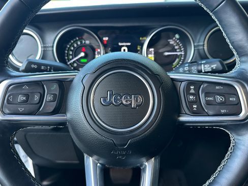 Used 2021 Jeep Wrangler Unlimited Sahara w/ Cold Weather Group image 15