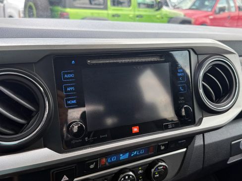 Used 2019 Toyota Tacoma SR image 32