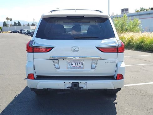 Used 2017 Lexus LX 570 4WD image 30