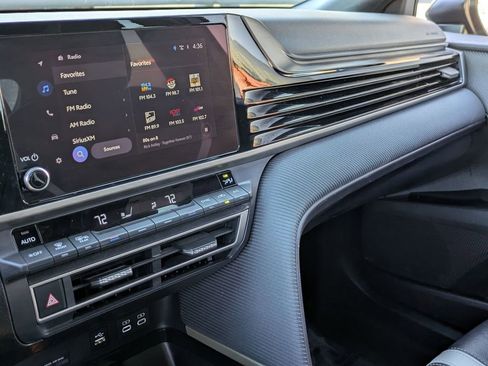 Used 2025 Toyota Camry SE image 15