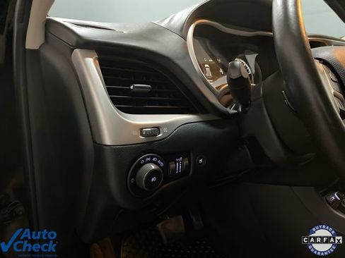 Used 2017 Jeep Cherokee Overland w/ Technology Group image 27