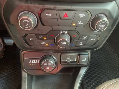 Used 2021 Jeep Renegade Trailhawk AWD/4WD image 38