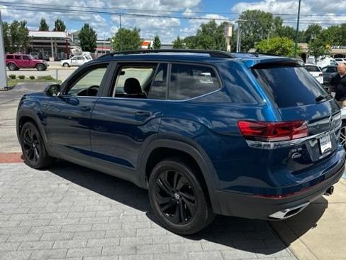Used 2023 Volkswagen Atlas SE w/ Panoramic Sunroof Package FWD image 12