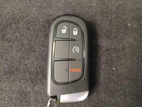 Used 2020 Jeep Cherokee Latitude Plus AWD/4WD image 32