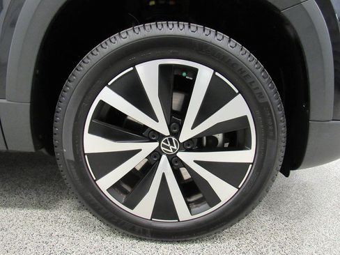 Used 2022 Volkswagen Taos SE image 13
