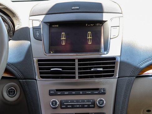 Used 2010 Lincoln MKT 2WD image 17