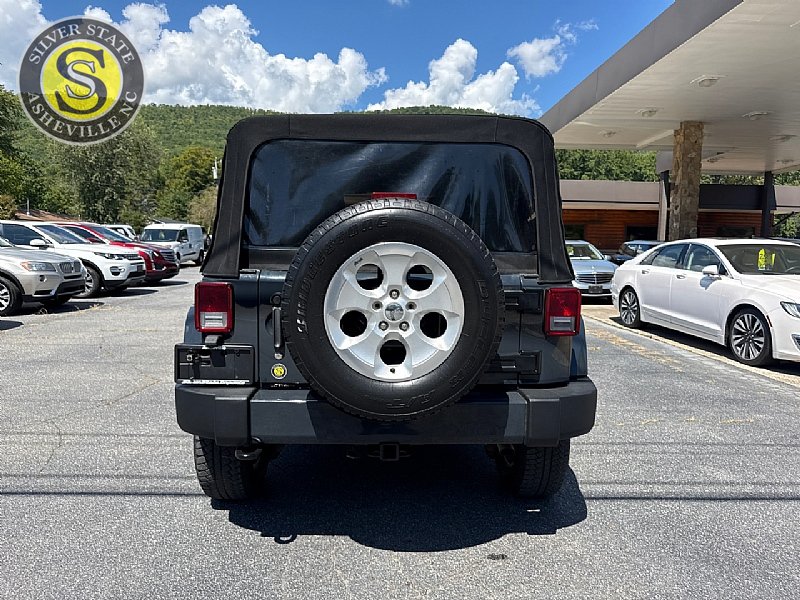 Used 2016 Jeep Wrangler Unlimited Sahara w/ Connectivity Group AWD/4WD image 5