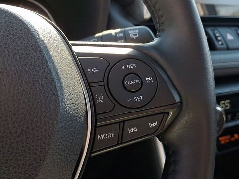 Used 2021 Toyota RAV4 Limited image 16