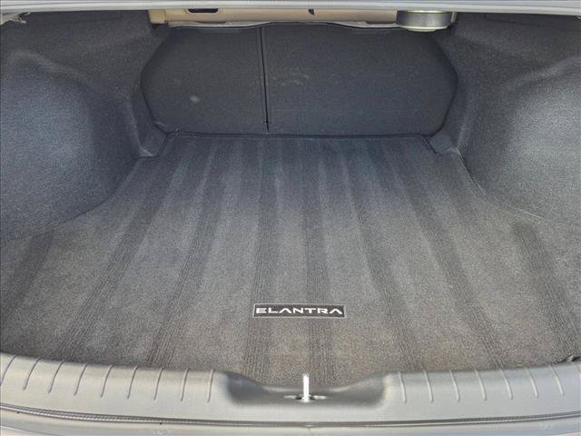 Used 2023 Hyundai Elantra Limited FWD image 6