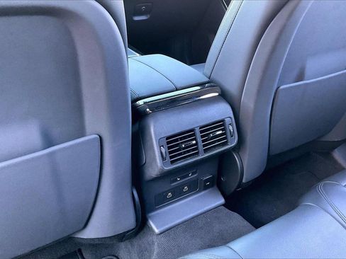 Used 2025 Land Rover Range Rover Velar Dynamic SE image 33