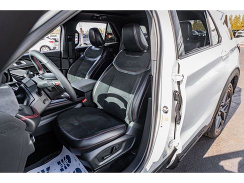 Used 2025 Ford Explorer ST image 8