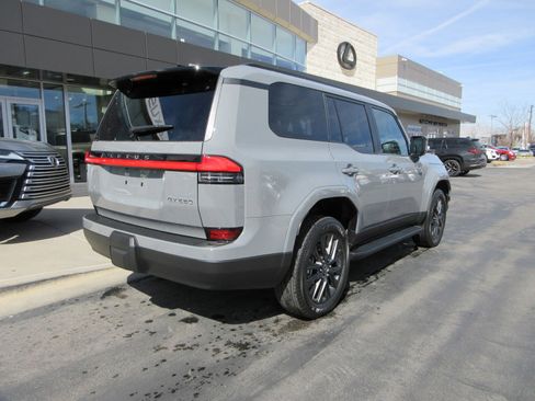 Used 2026 Lexus GX 550 w/ Cold Area Package image 9