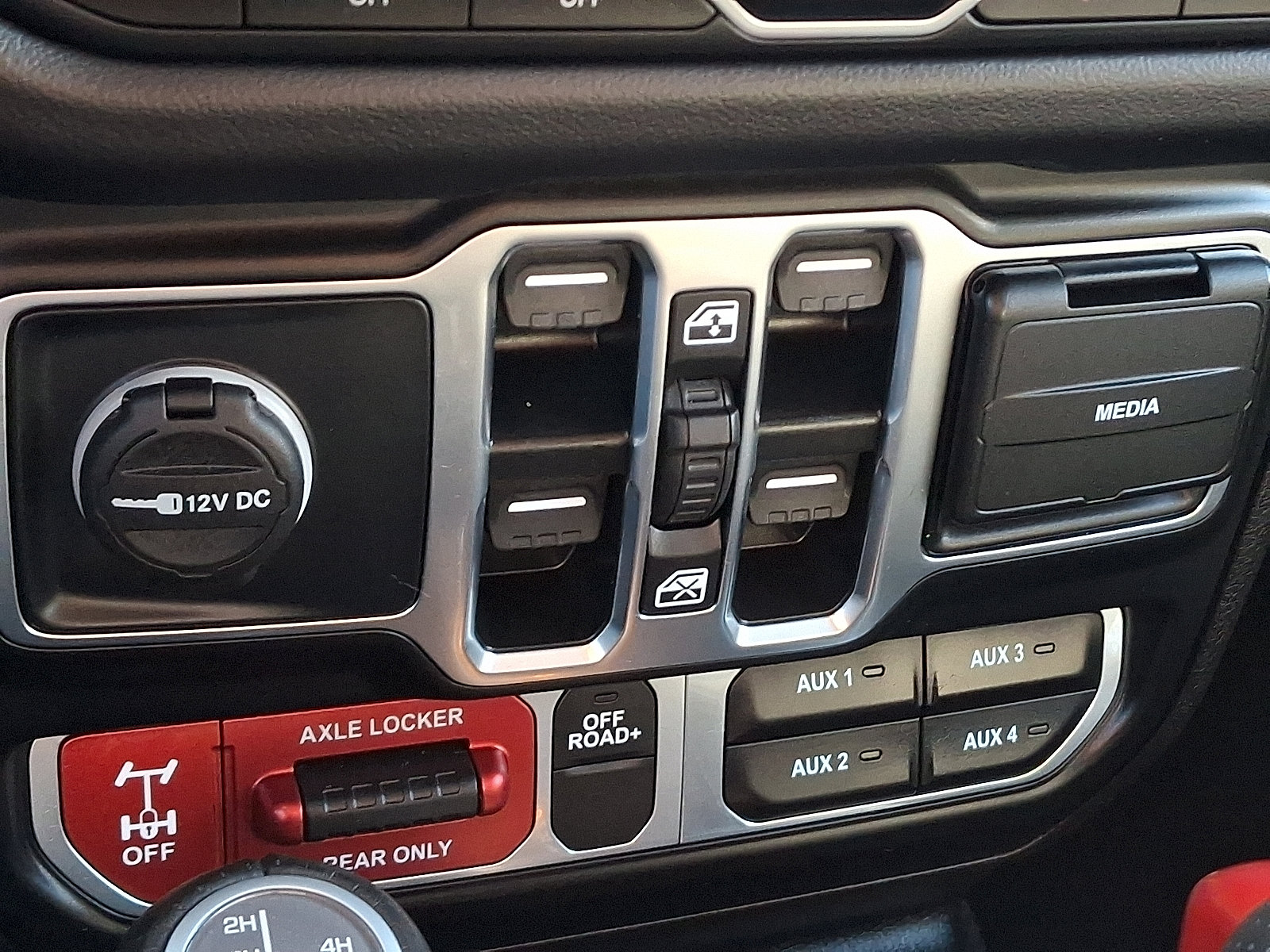 Used 2025 Jeep Gladiator Mojave AWD/4WD image 25