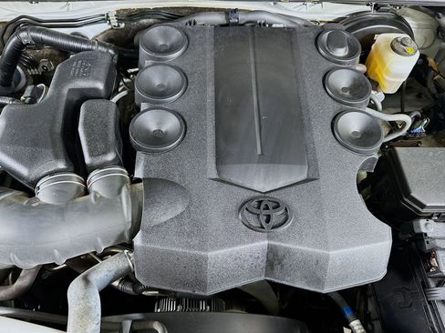 Used 2020 Toyota 4Runner SR5 RWD image 32