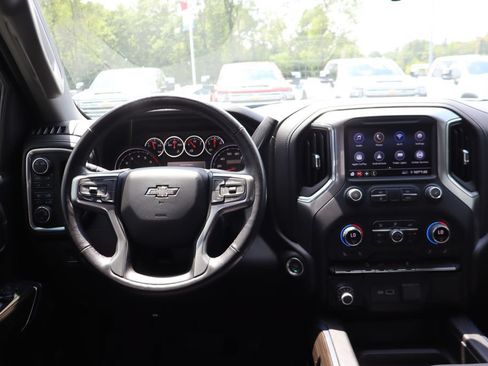 Used 2022 Chevrolet Silverado 1500 LT Trail Boss w/ Bed Protection Package AWD/4WD image 10