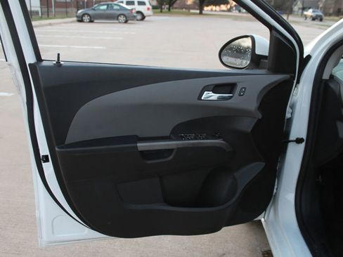 Used 2020 Chevrolet Sonic Premier image 15