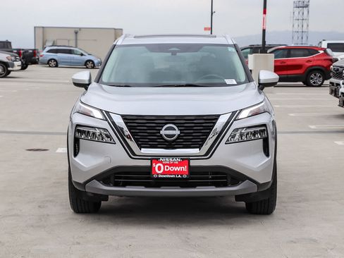 Used 2023 Nissan Rogue SV w/ SV Premium B Package FWD image 2