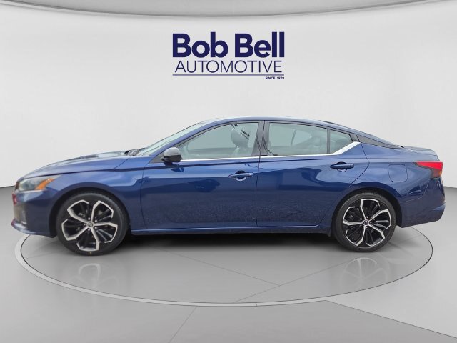 Used 2024 Nissan Altima 2.5 SR w/ SR Premium Package FWD image 2