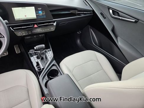 Certified 2025 Kia Niro EX Touring image 16